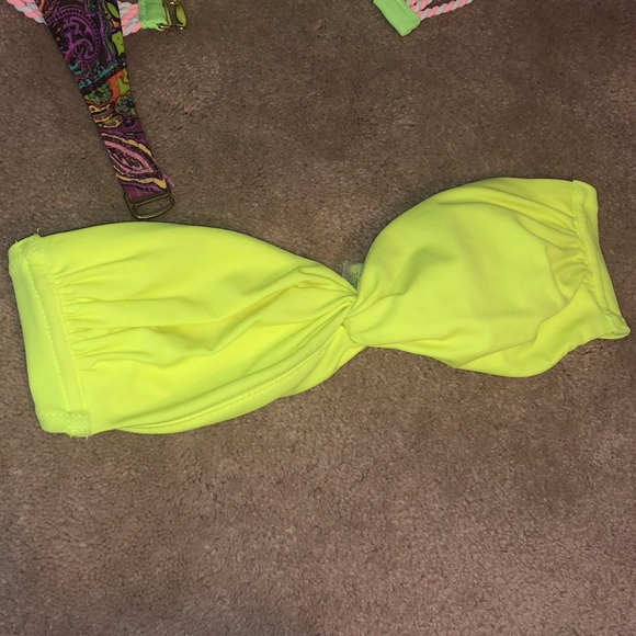 Lot of Victoria’s Secret Bikini Tops size XS - Picture 4 of 5